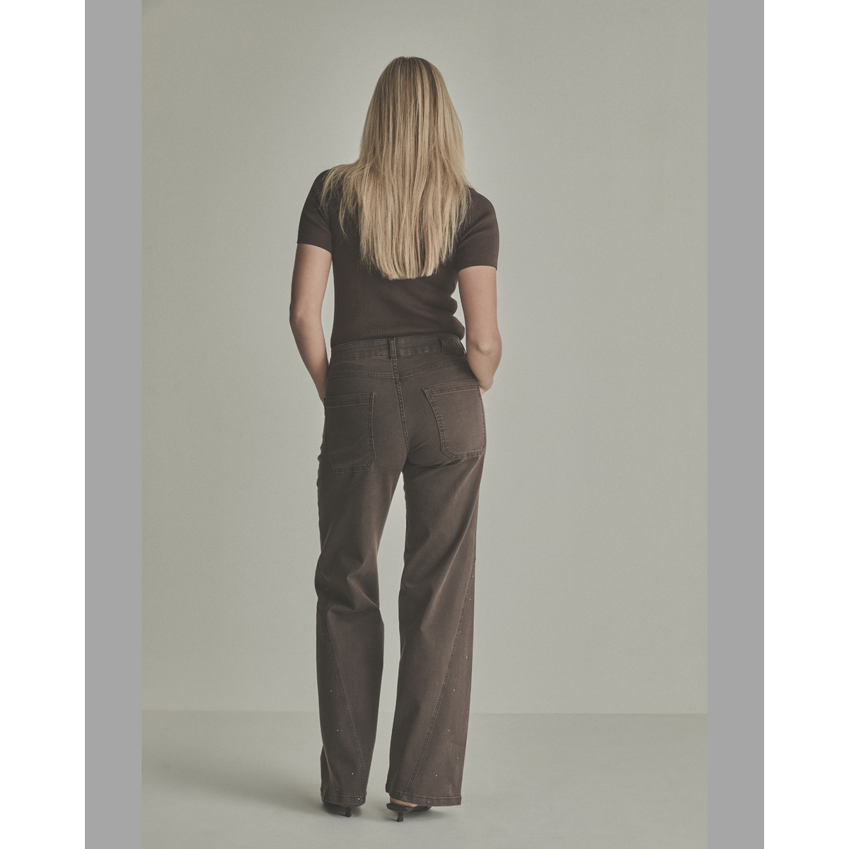 Para Mi bruine broek met subtiele sparkle steentjes