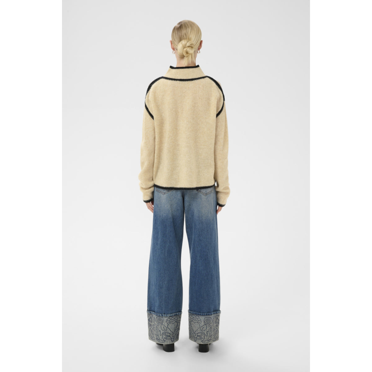 Culture beige trui met col en zwarte randen
